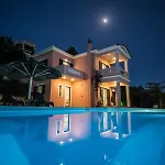 Private, Pool, Sunsets, Beaches, Amenities - Eleni Athánion